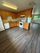 427 S 58th St-Unit -427 B in Springfield, OR - Foto de edificio - Building Photo
