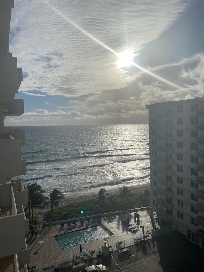 3221 S Ocean Blvd in Highland Beach, FL - Building Photo - Building Photo