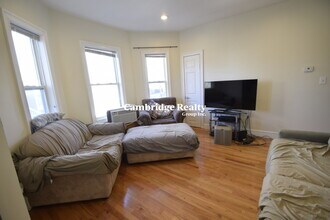 9 Winter Hill Rd, Unit 1A in Medford, MA - Building Photo - Building Photo