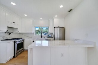2 NE 108th St in Miami Shores, FL - Building Photo - Building Photo