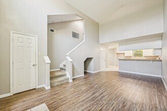 100 Westpark Dr in Conroe, TX - Foto de edificio - Building Photo