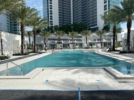 851 NE 1st Ave, Unit 2303 in Miami, FL - Building Photo