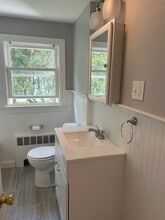 24 Linden Rd in Barrington, RI - Foto de edificio - Building Photo