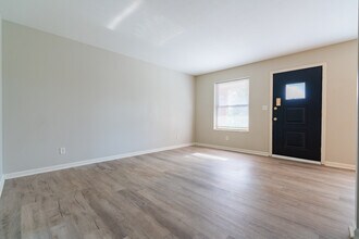 The Rockford Arms Apartment Community in Shively, KY - Foto de edificio - Interior Photo