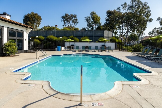 Santa Fe Ranch in Carlsbad, CA - Foto de edificio - Building Photo