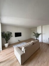 680 NE 64th St, Unit A514 in Miami, FL - Building Photo - Building Photo