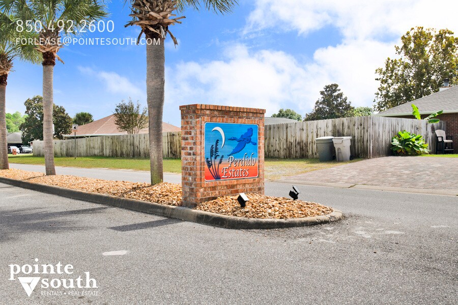 2012 Horton Dr in Pensacola, FL - Building Photo