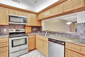 4615 Carambola Cir S in Coconut Creek, FL - Foto de edificio - Building Photo