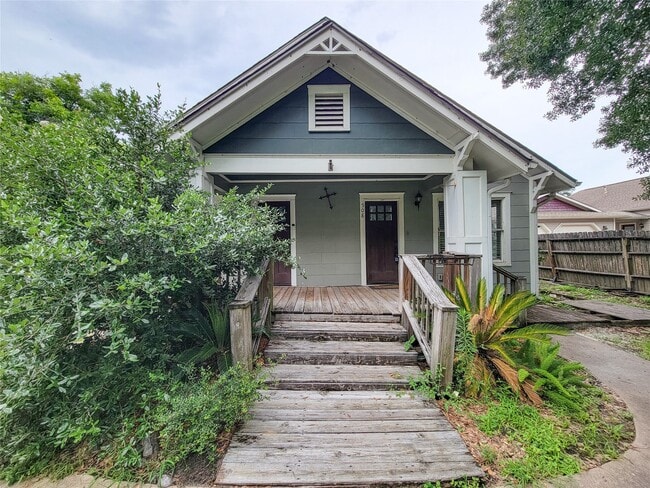 property at 508 W Lang St