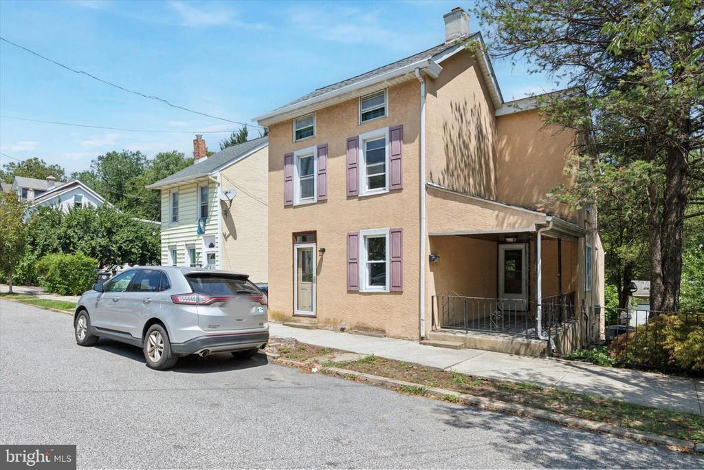 439 Old Elm St in Conshohocken, PA - Building Photo