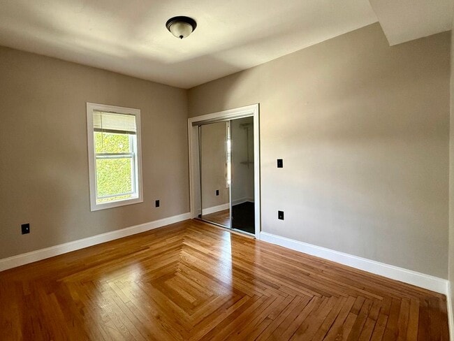 615 N Montello St, Unit #2 in Brockton, MA - Foto de edificio - Building Photo