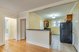 Clarendon Apartments in West Hartford, CT - Building Photo - Building Photo