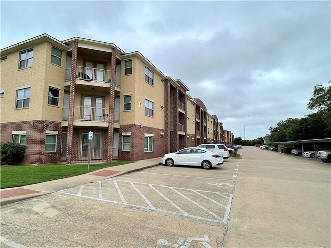 1915 Dartmouth St, Unit 2016, Unit 2016