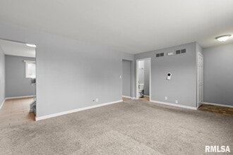 2020 W Glen Ave in Peoria, IL - Building Photo - Building Photo