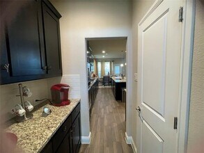 1100 Whispering Hl Dr in Mansfield, TX - Building Photo - Building Photo