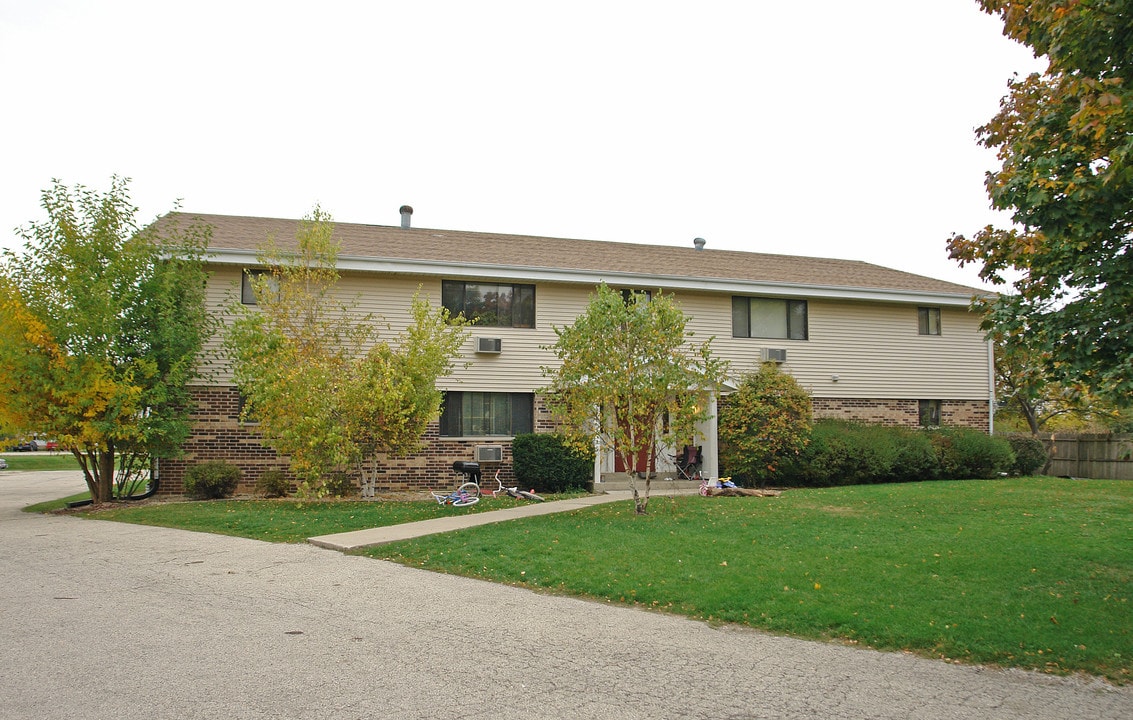 3310 Packer Dr in Racine, WI - Foto de edificio