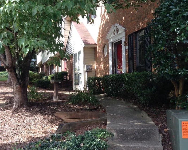 1225 Jamestowne Trail in Alpharetta, GA - Building Photo