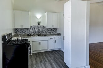 Marine Terrace in Gardena, CA - Foto de edificio - Building Photo