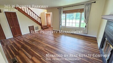 365 W Pioneer Pkwy in Palmer, AK - Building Photo - Building Photo