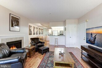 20283 Beechwood Ter-Unit -103 in Ashburn, VA - Building Photo - Building Photo