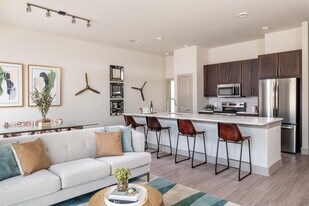 The Sterling at Oak Hills in San Antonio, TX - Building Photo