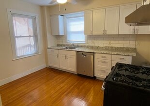 21 Main St, Unit 3 in Somerville, MA - Building Photo - Building Photo