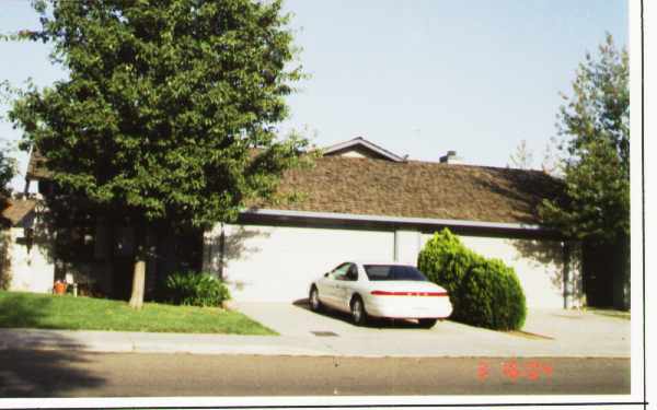 1808 Mills Ave in Lodi, CA - Building Photo