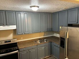 6330 Fabian Dr in Jacksonville, FL - Building Photo