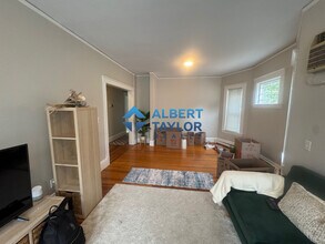8 Chapman Pl, Unit 2 in Cambridge, MA - Building Photo - Building Photo