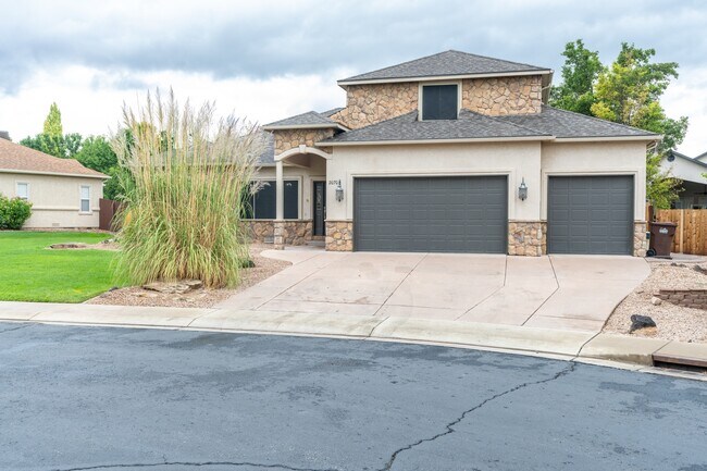 2070 Pannier Ct in Grand Junction, CO - Building Photo - Building Photo