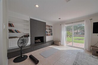 24 Champions Colony E in Houston, TX - Building Photo - Building Photo