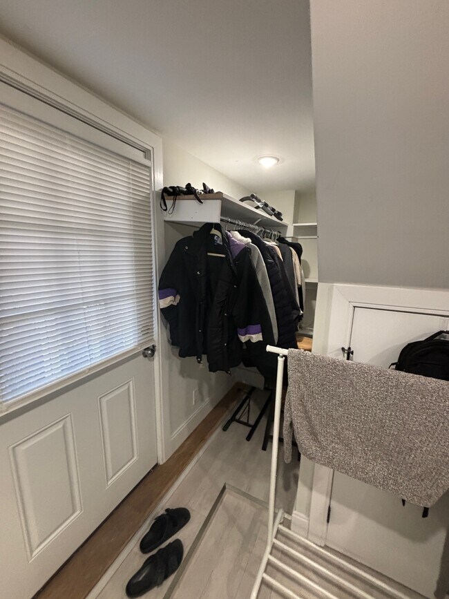 11 Pomeroy St, Unit 11 in Boston, MA - Foto de edificio - Building Photo