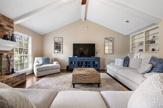 1018 Trowbridge Dr in Houston, TX - Building Photo - Building Photo