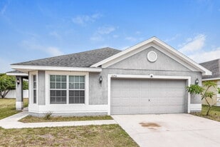 10755 Standing Stone Dr in Wimauma, FL - Building Photo