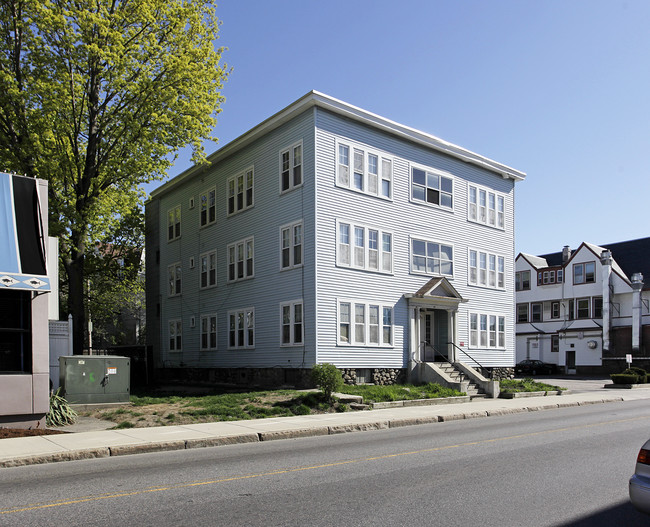 110 Highland St in Worcester, MA - Foto de edificio - Building Photo