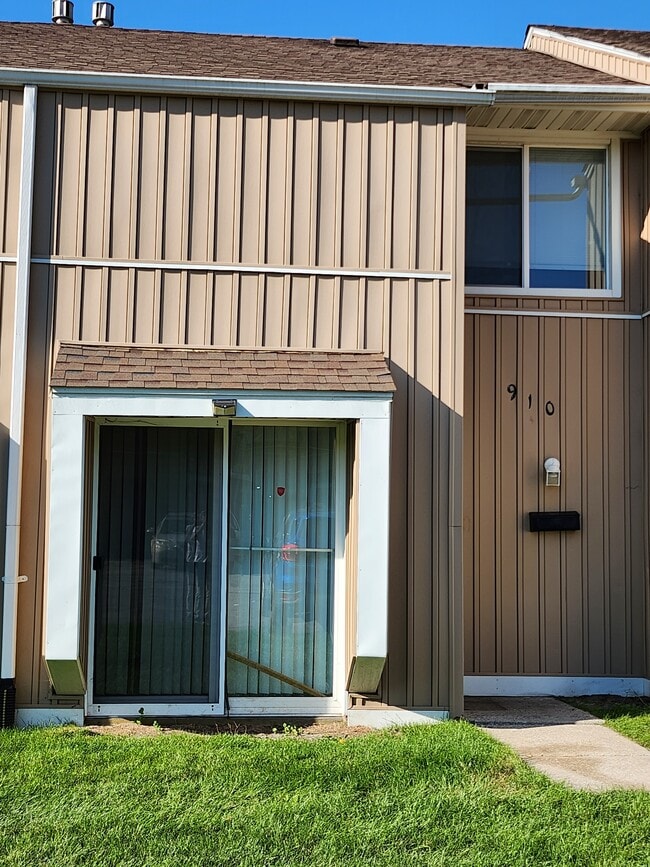 property at 910 Morningside Ln