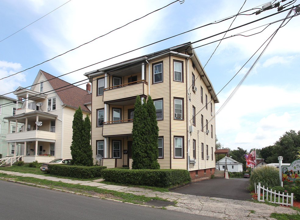 147 Grove St in New Britain, CT - Building Photo