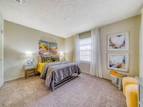 The Views at Laurel Lakes in Laurel, MD - Foto de edificio - Building Photo
