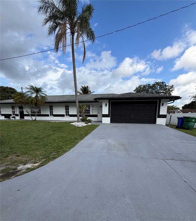 1711 SW 100th Ave in Miramar, FL - Building Photo - Building Photo