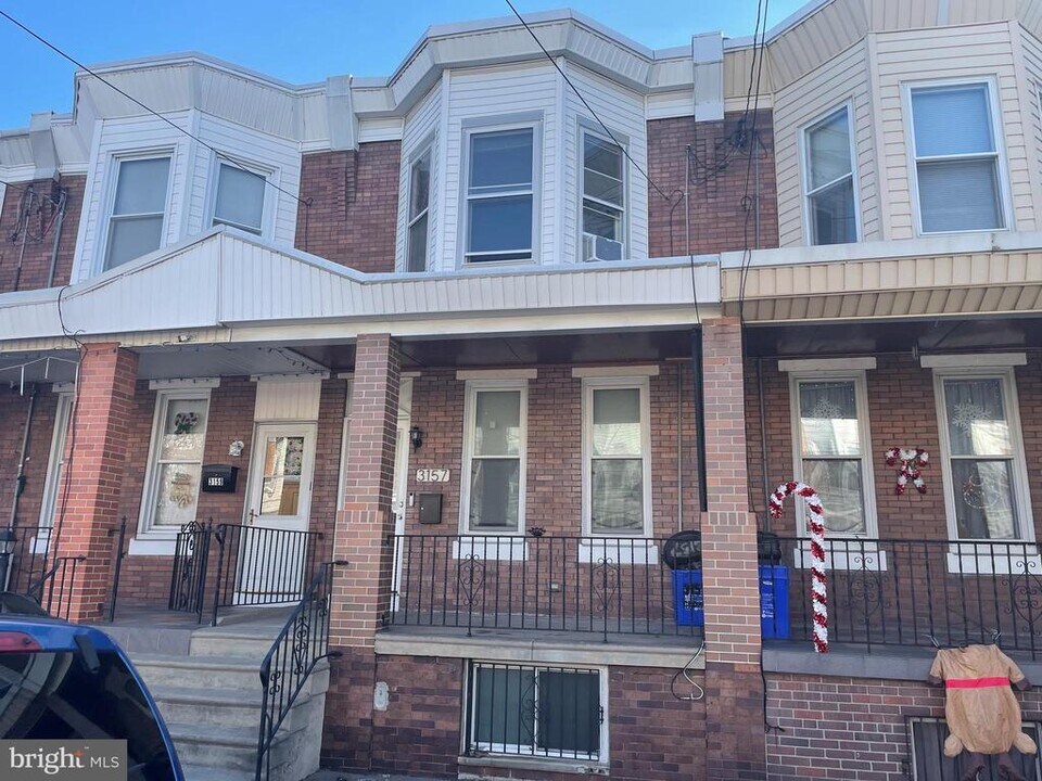 3157 Cedar St in Philadelphia, PA - Building Photo