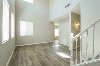 1750 W Union Hills Dr in Phoenix, AZ - Building Photo - Building Photo