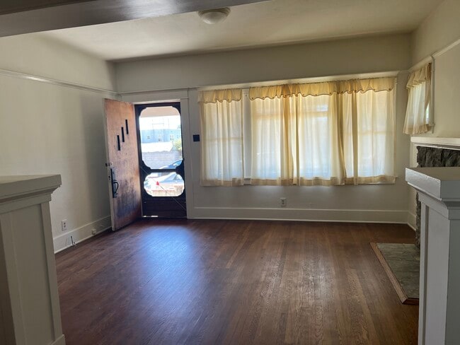 640 W 16th St, Unit 640 in San Pedro, CA - Building Photo - Building Photo