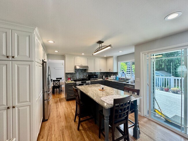 24515 SE 44th St in Issaquah, WA - Building Photo - Building Photo