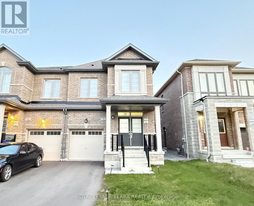 70 Fruitful Cres in Whitby, ON - Building Photo