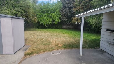 5528 N Hemlock St in Spokane, WA - Building Photo - Building Photo