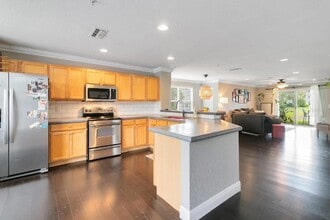 5800 Lake Pointe Village Cir in Orlando, FL - Building Photo - Building Photo