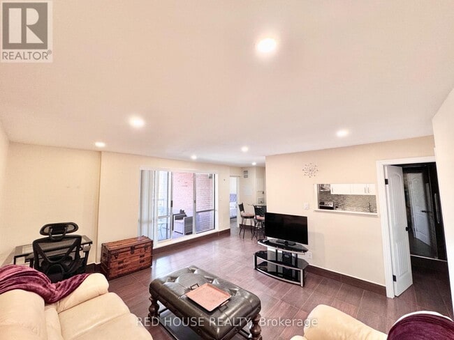 3025 The Credit Woodlands in Mississauga, ON - Building Photo - Building Photo