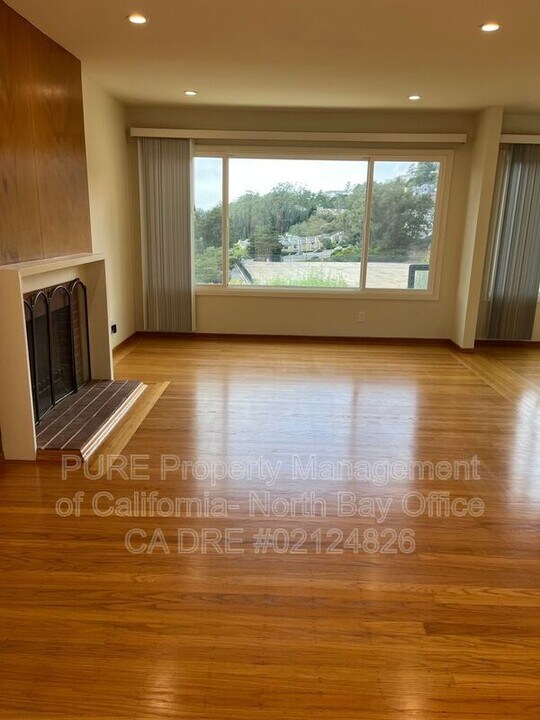 305 Dellbrook Ave in San Francisco, CA - Building Photo