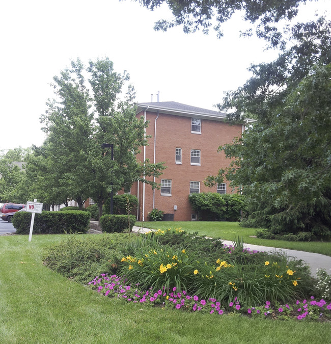 McCorristin Square Senior Living in Hamilton, NJ - Foto de edificio - Building Photo