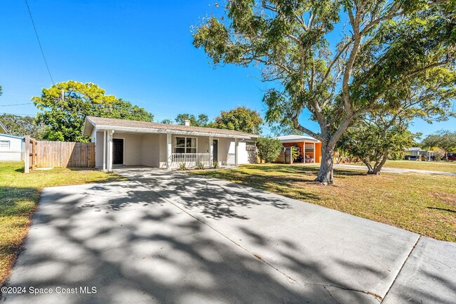 2410 Apache Dr, Unit 4 in Melbourne, FL - Building Photo - Building Photo